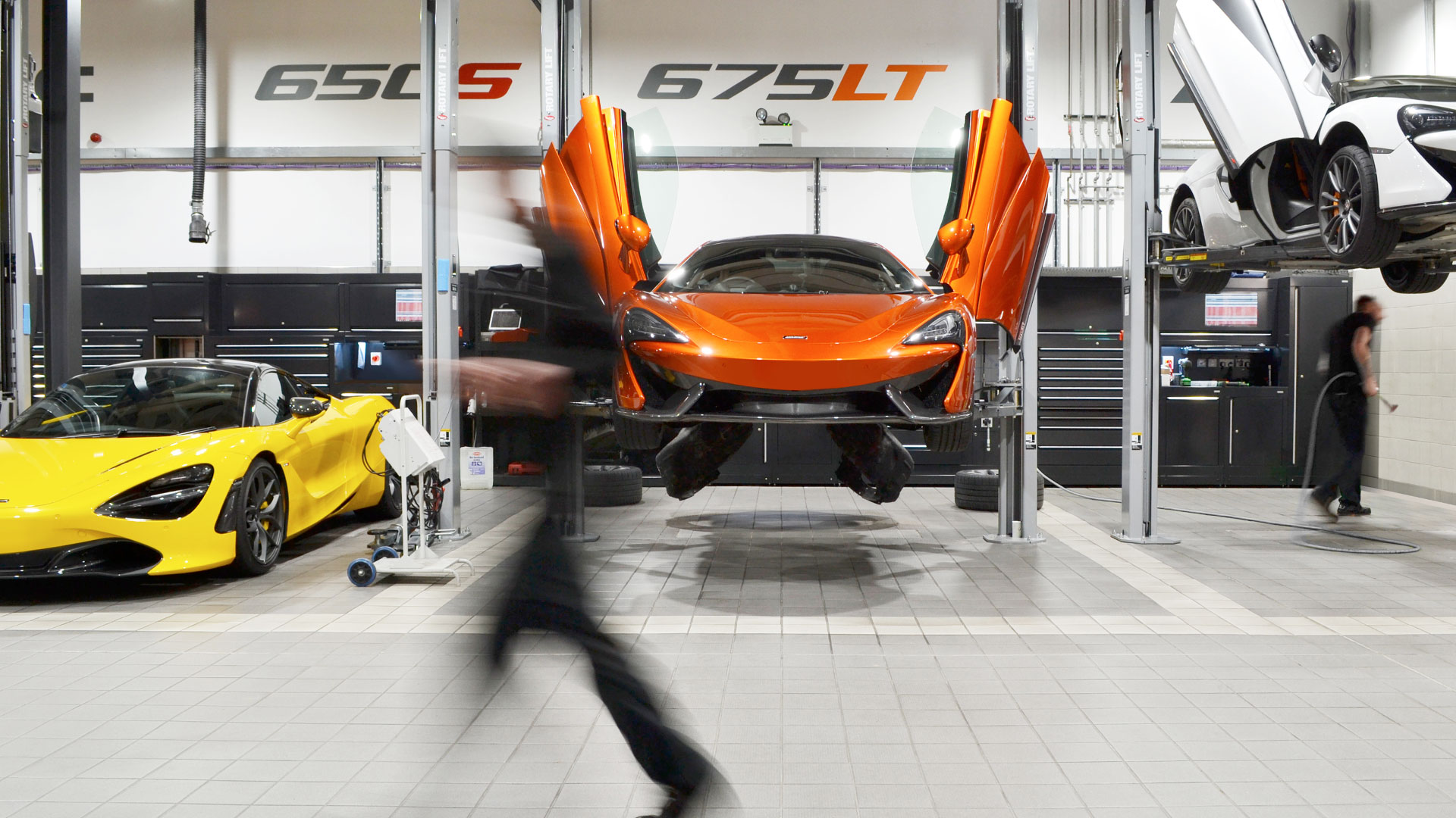 McLaren workshop in Bracknell for Jardine by Dura