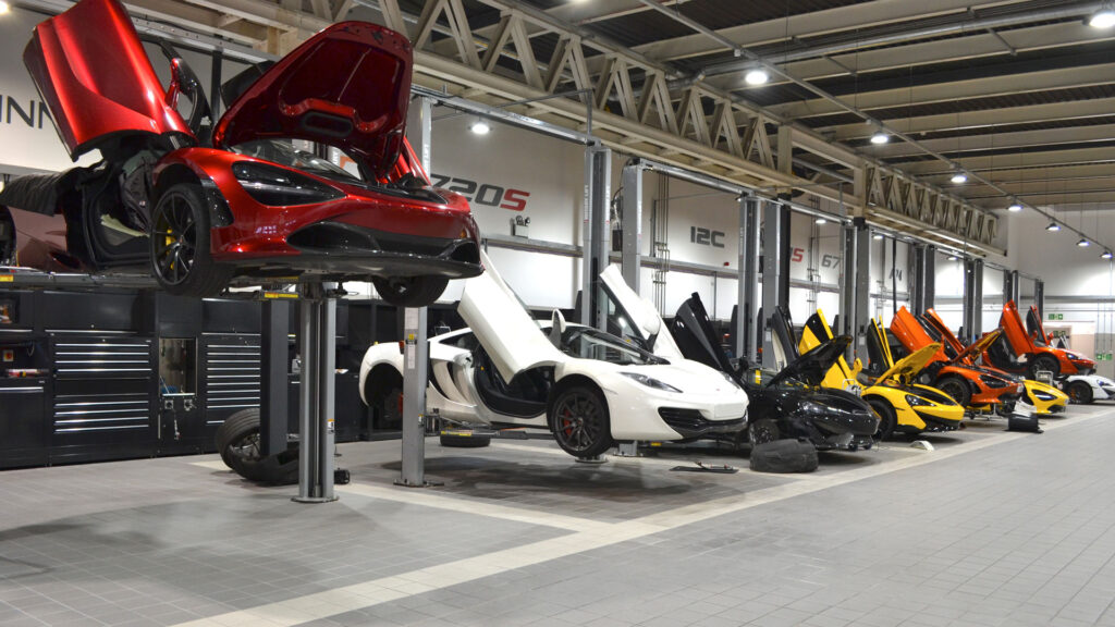 Atelier McLaren à Bracknell pour Jardine by Dura