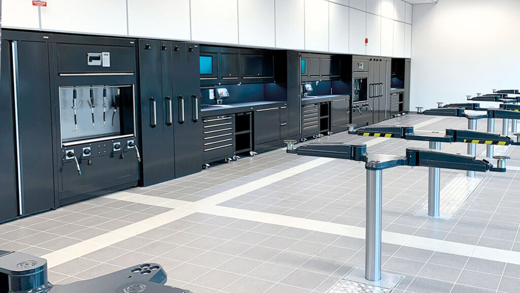 Hedin Automotive JLR Halmstad, Suède