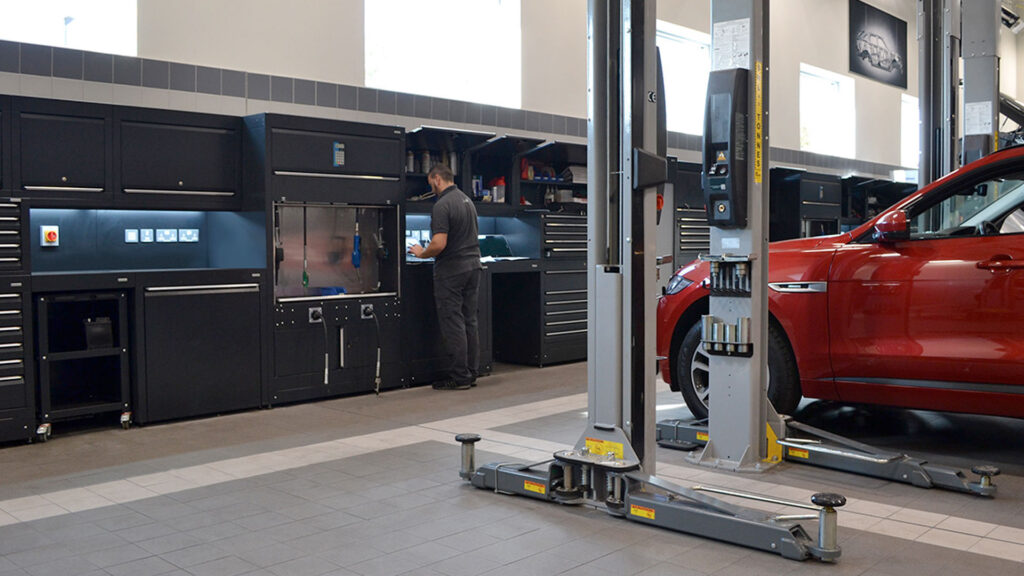 Grange Land Rover Swindon, Royaume-Uni