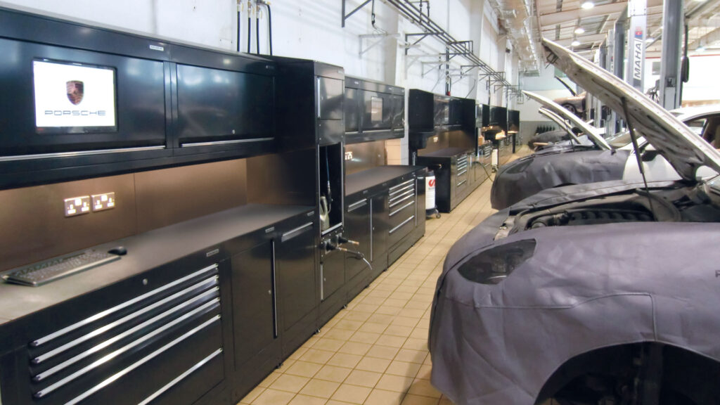 Porsche Centre Kuwait